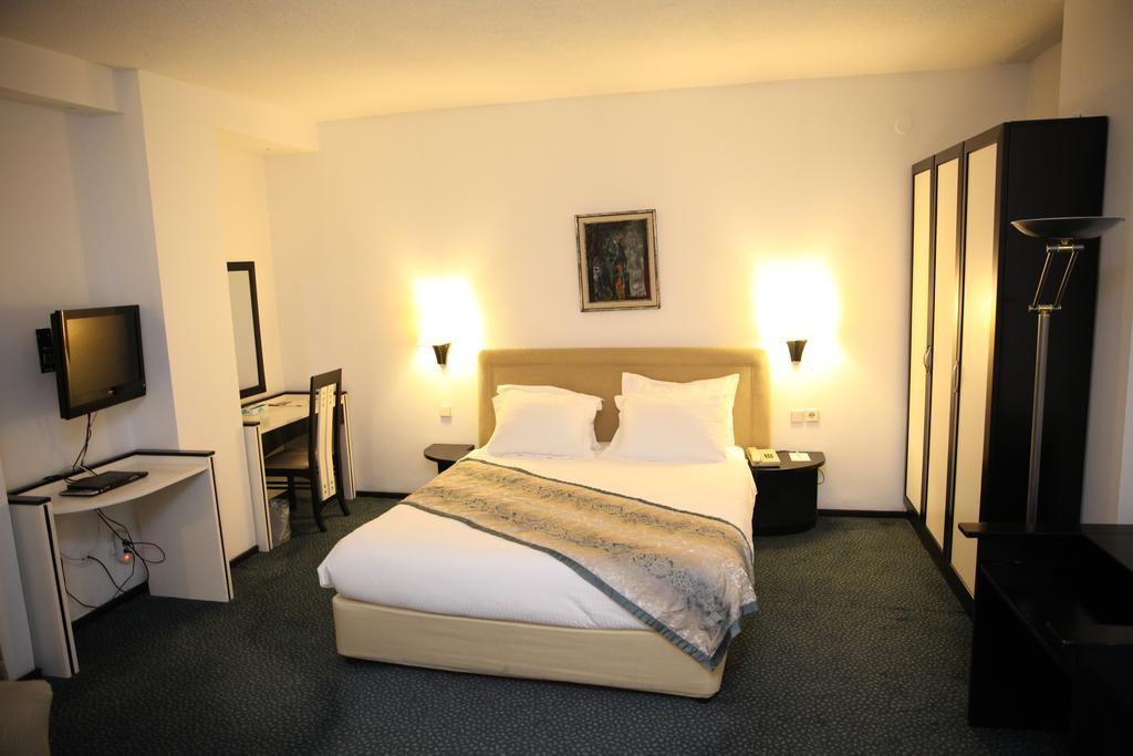 King Hotel Guvenlik Ankara Esterno foto